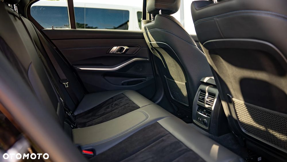 BMW Seria 3 318d M Sport - 14