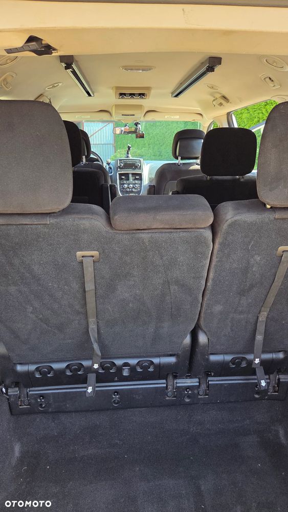 Dodge Grand Caravan - 14
