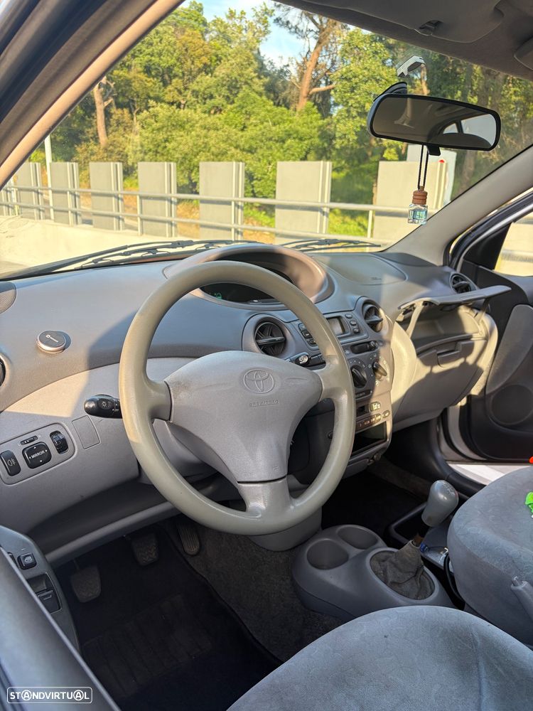 Toyota Yaris 1.0 Base C/Radio - 4