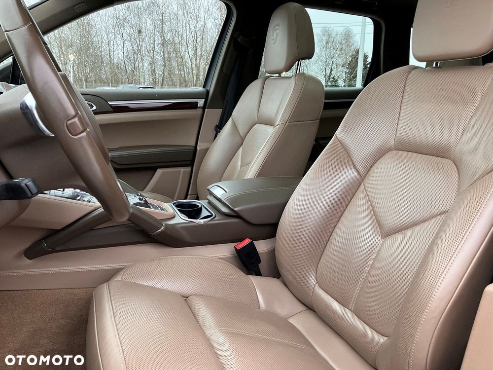 Porsche Cayenne - 24