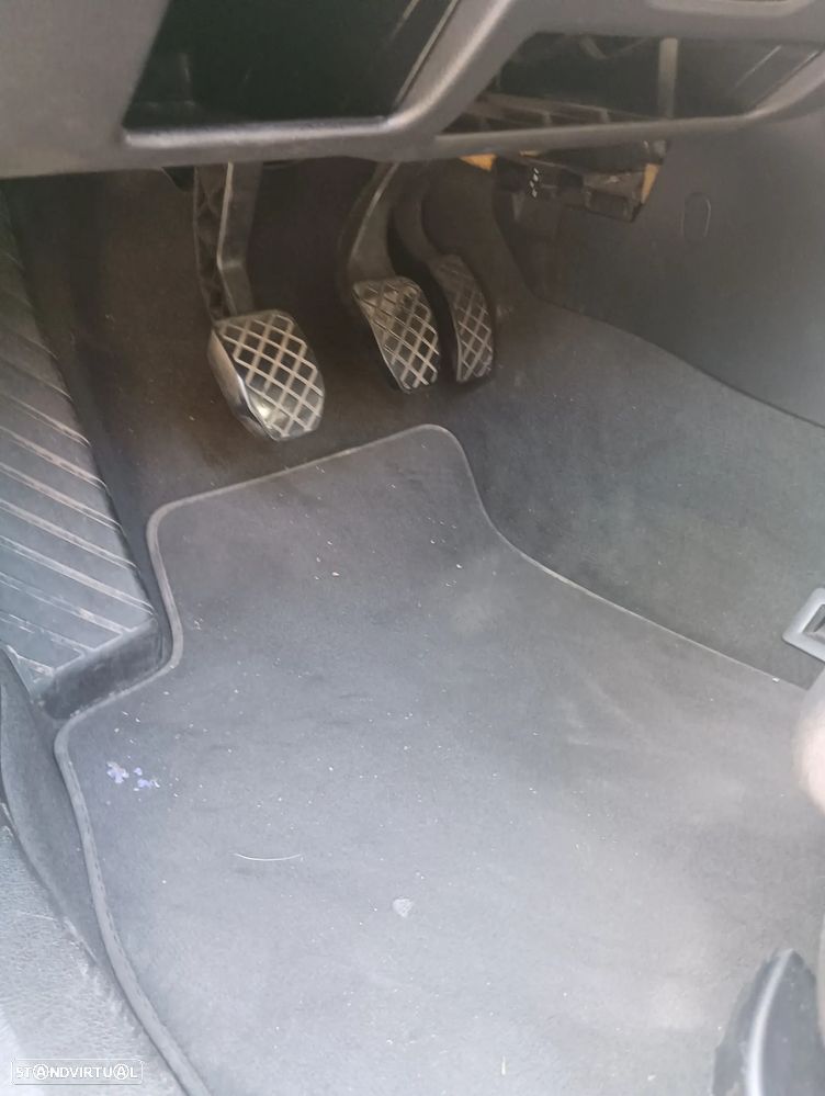 Audi A4 2.0 TDI S-line - 32