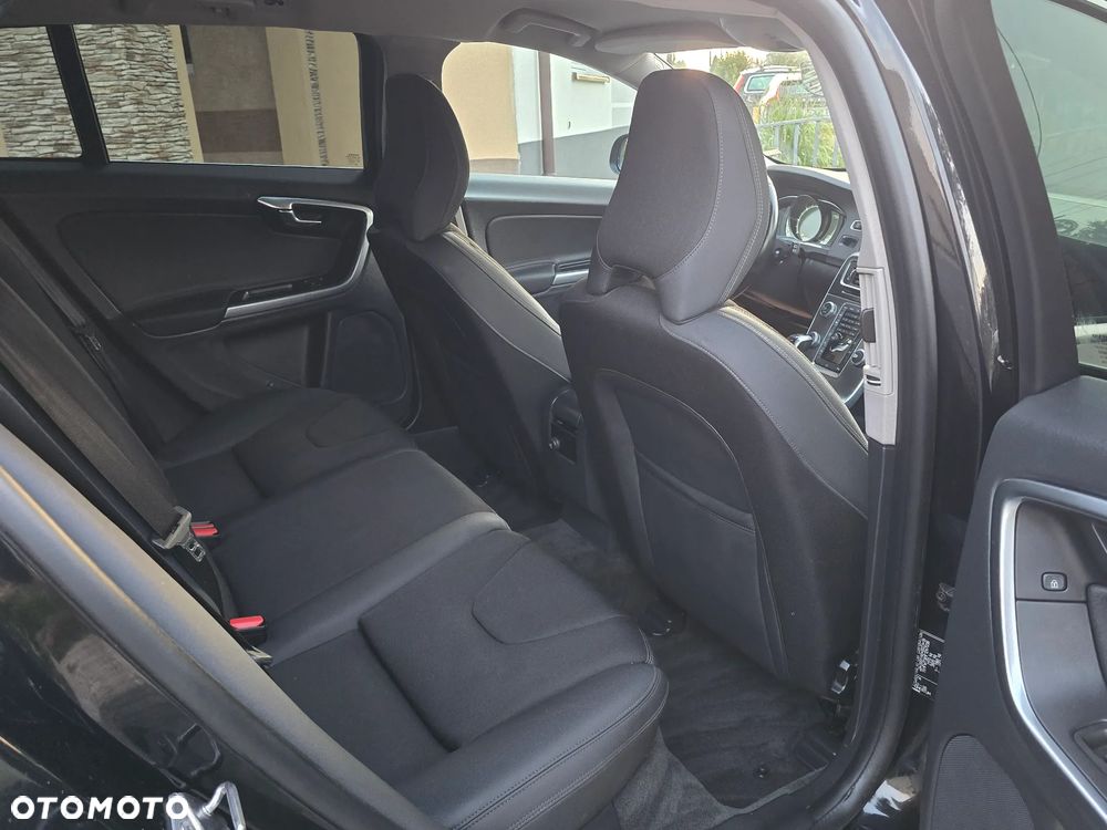 Volvo V60 D4 Momentum - 21