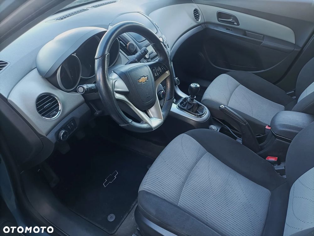 Chevrolet Cruze 1.8 LS+ - 10