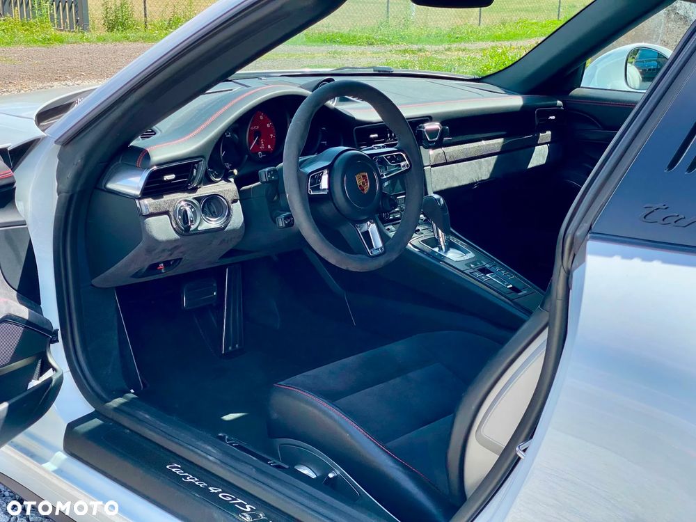 Porsche 911 Targa 4 GTS PDK - 13