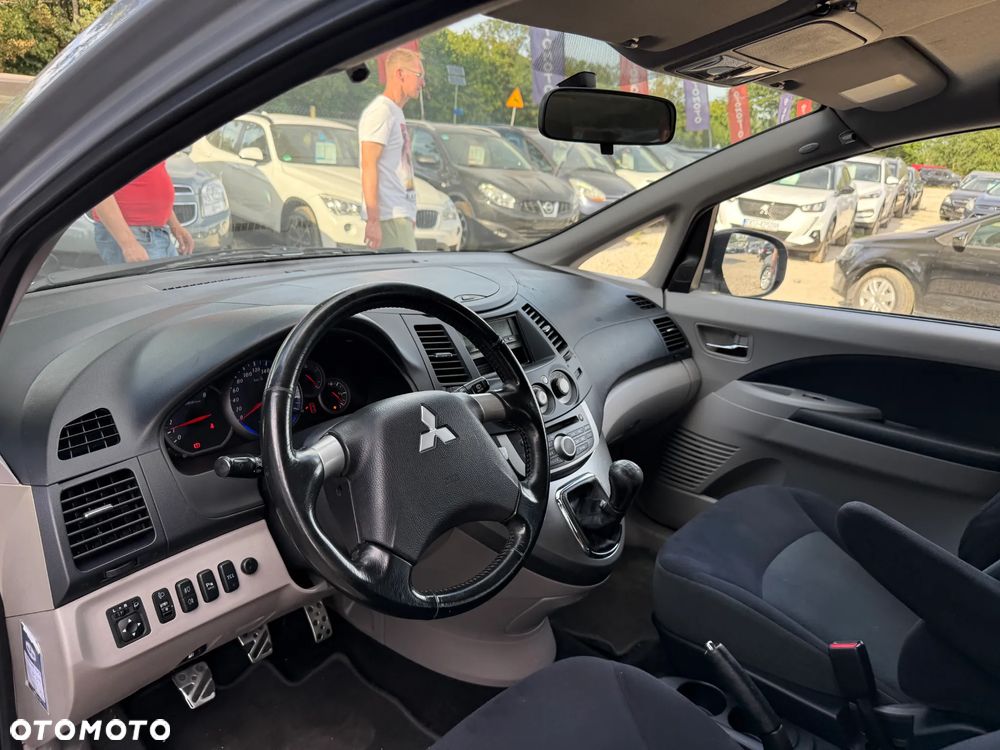 Mitsubishi Grandis 2.4 Inform - 20