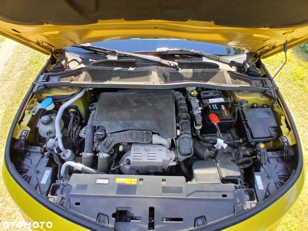 Opel Astra 1.2 Turbo Edition - 10