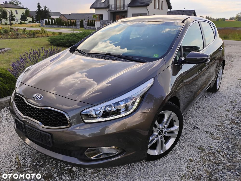 Kia Ceed 1.6 GDI Dream Team Edition - 4