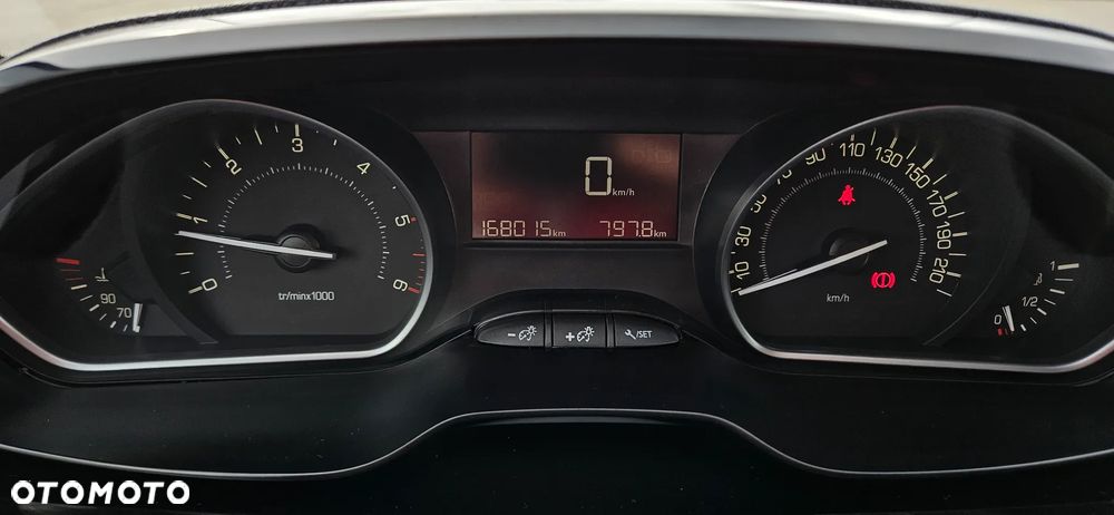 Peugeot 2008 1.6 BlueHDi Allure - 12