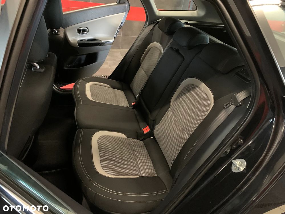 Kia Ceed 1.6 GDI Edition 7 - 11