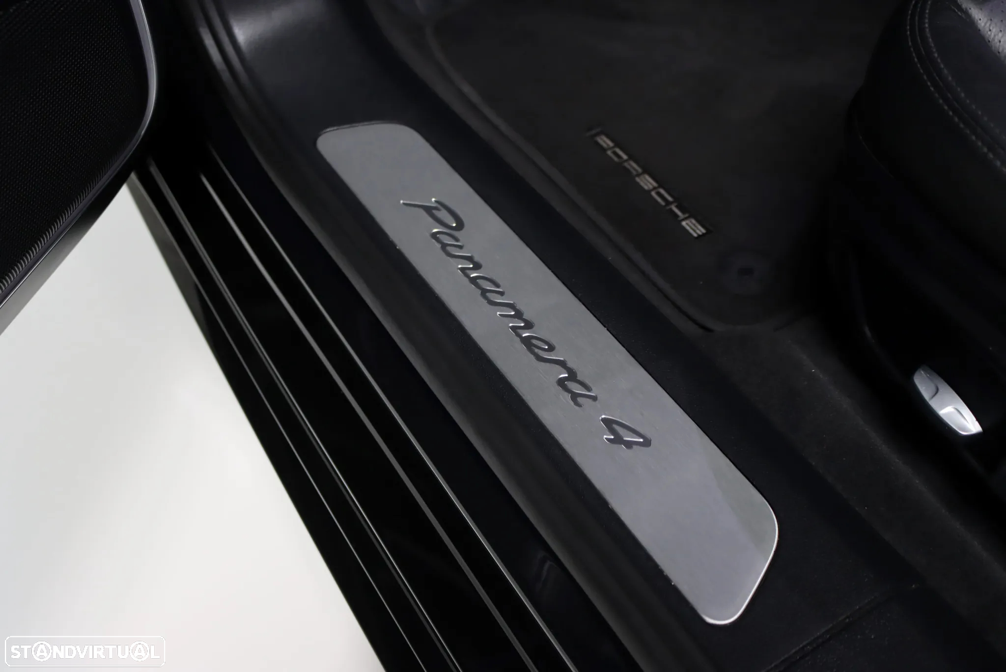 Porsche Panamera 4 E-Hybrid - 12