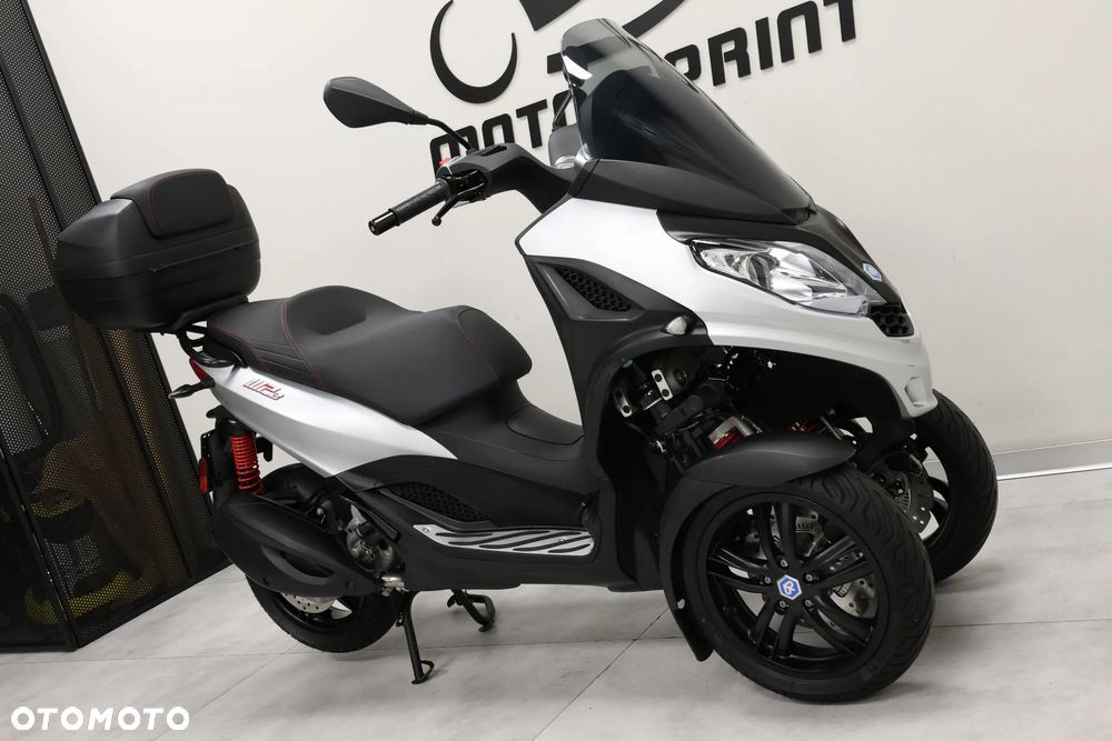 Piaggio MP-3 - 8