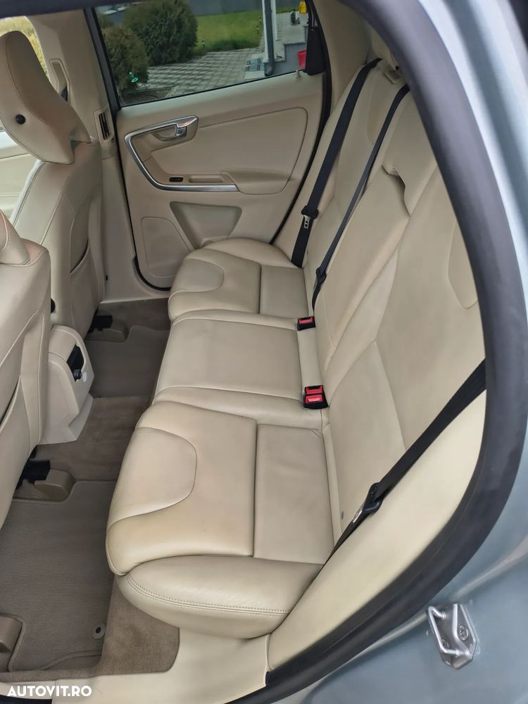 Volvo XC 60 D4 AWD Geartronic Momentum - 9