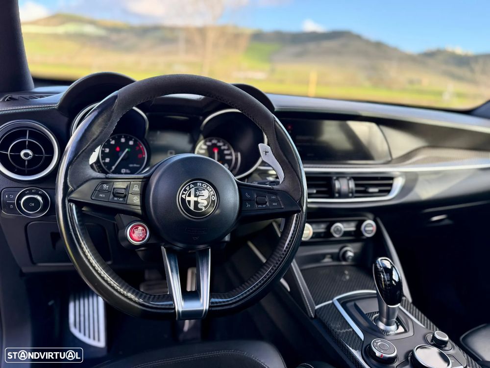 Alfa Romeo Stelvio V6 2.9 Bi-Turbo AT8-Q4 Quadrifoglio - 19