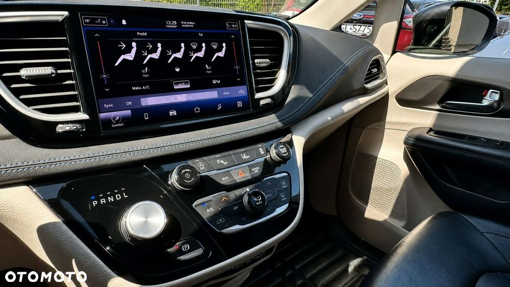 Chrysler Pacifica - 16