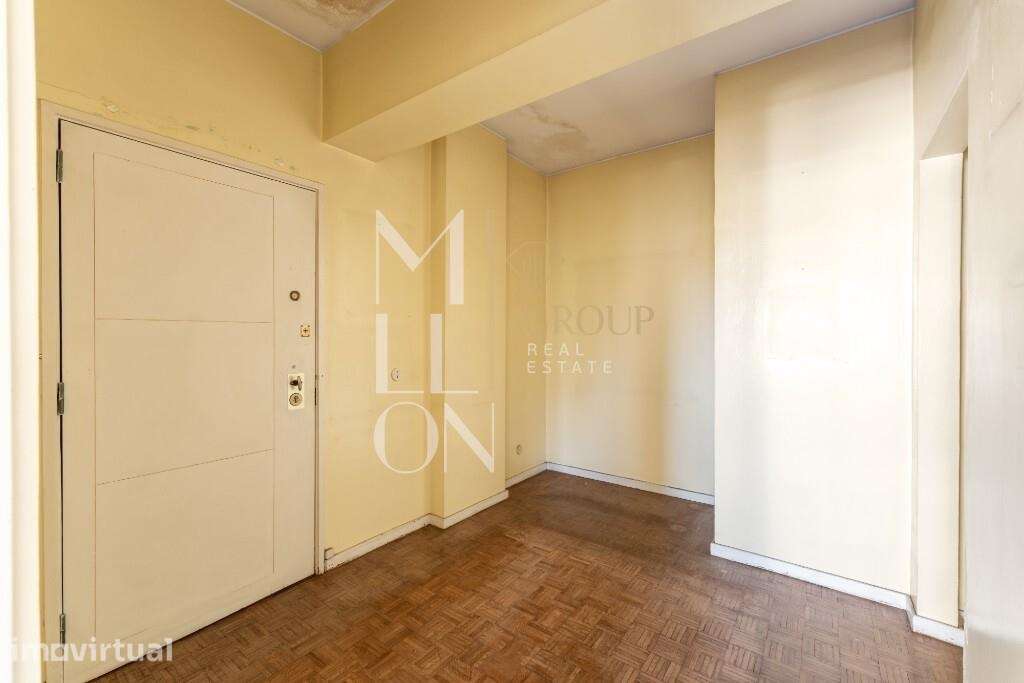 Último Piso | T5 com Excelentes Áreas, Varandas e Grande Potencial de - Grande imagem: 3/24