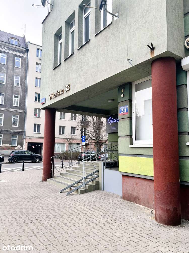 Studio Flat near METRO STATION !!!