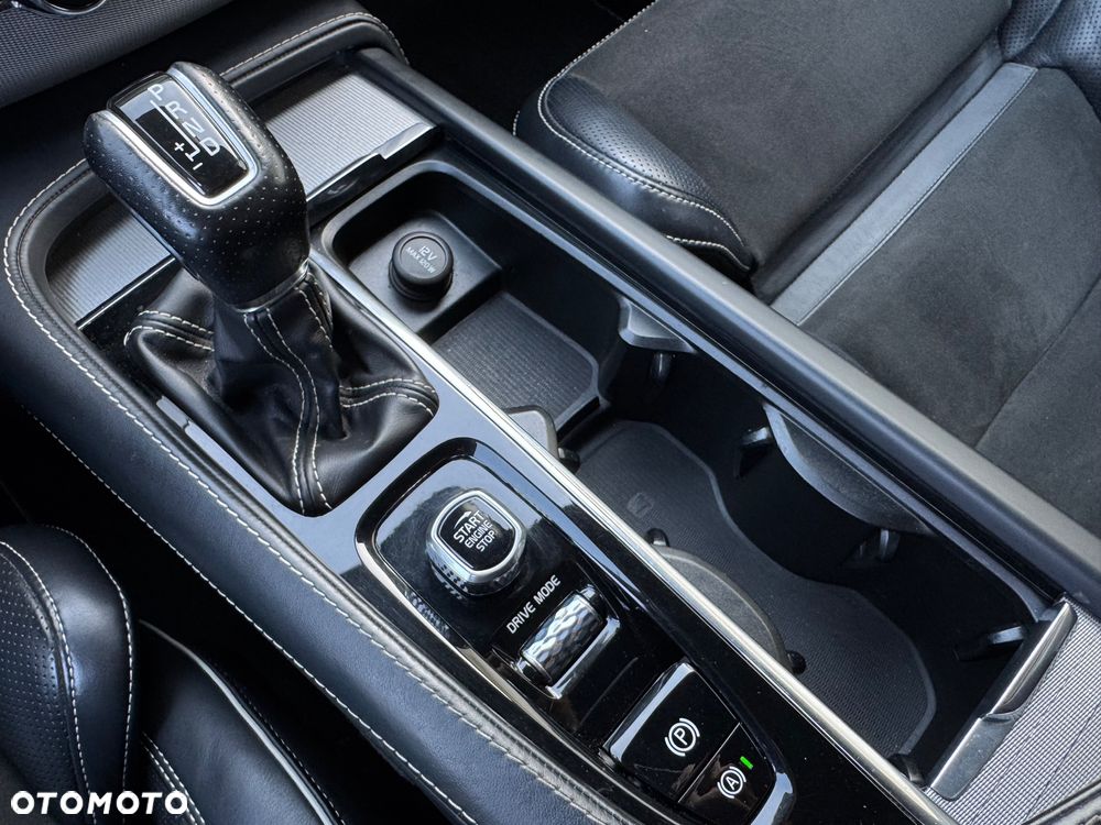 Volvo XC 90 D4 FWD R-Design 7os - 21