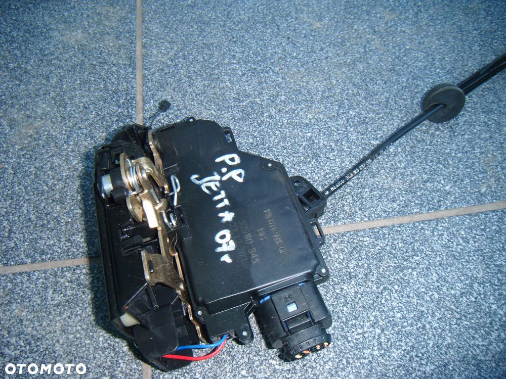 vw jetta III 07r golf v zamek drzwi prawy przód
