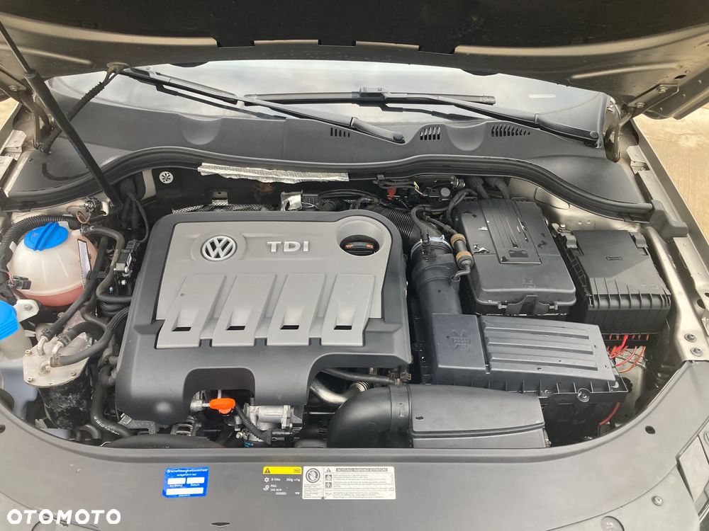 Volkswagen Passat 2.0 TDI DPF BlueMotion Technology Highline - 14