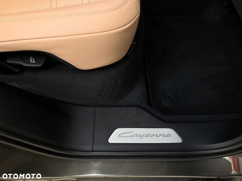 Porsche Cayenne - 20