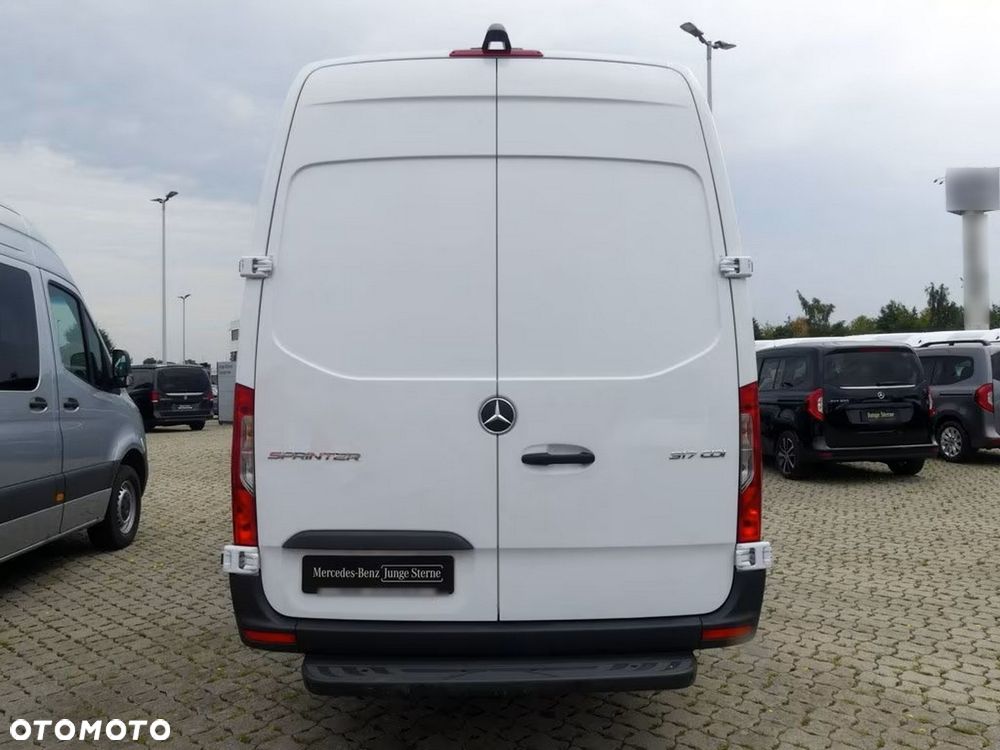 Mercedes-Benz Sprinter - 4