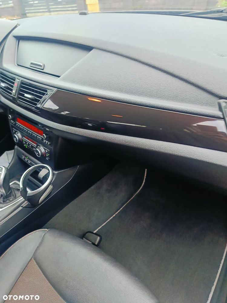 BMW X1 sDrive20d xLine - 16