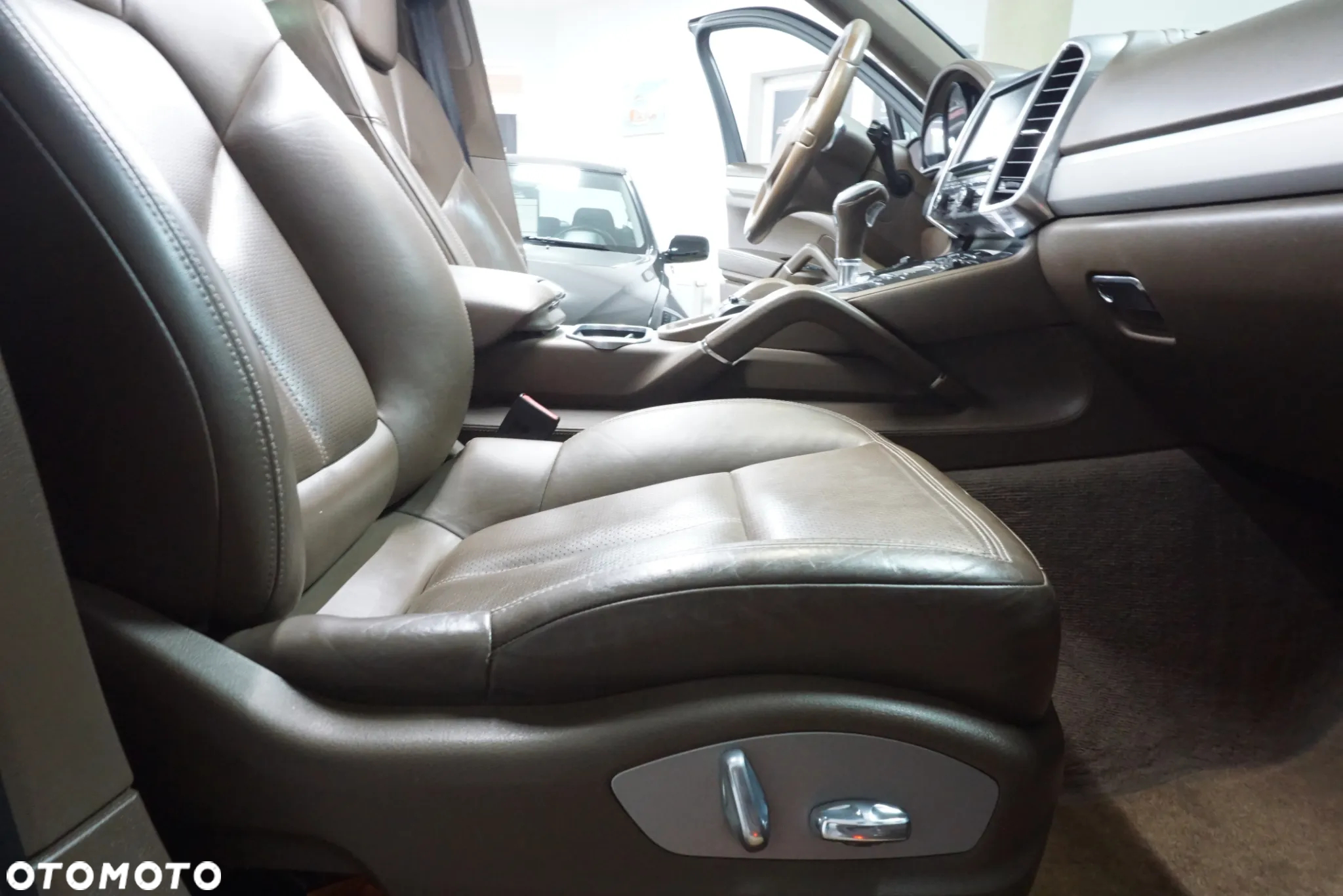 Porsche Cayenne Diesel Platinum Edition - 26