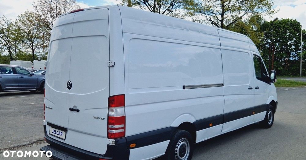 Mercedes-Benz Sprinter - 11