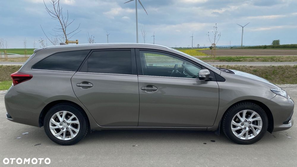 Toyota Auris 1.6 Premium - 4