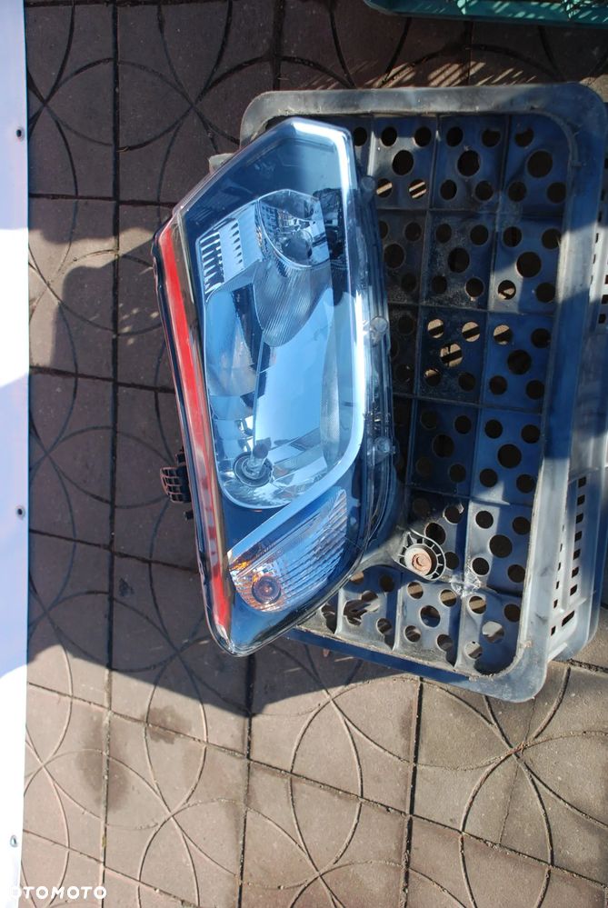 dacia sandero lampa prawa UK WYSYŁKA - 2