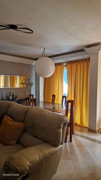 Apartamento T2 com box, cozinha totalmente equipada, 3 varandas - Grande imagem: 2/12