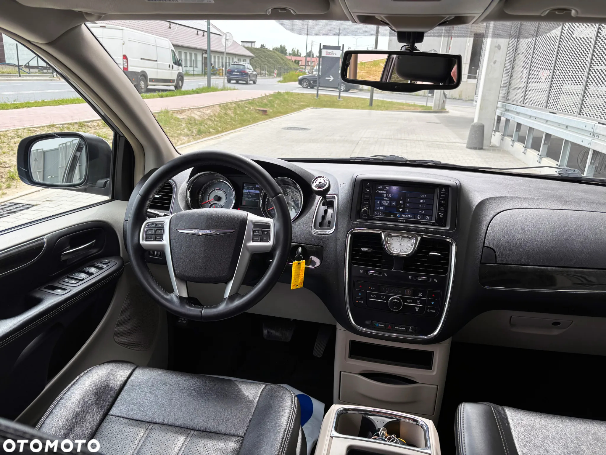 Chrysler Town & Country 3.6 Limited - 18