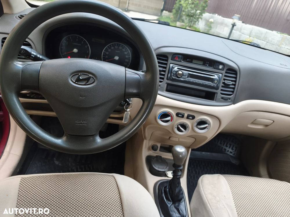 Hyundai Accent MC 14 DOHC 4DR GL CLASSIC - 5