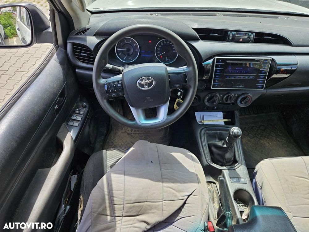 Toyota Hilux 4x4 Double Cab M/T Comfort - 3