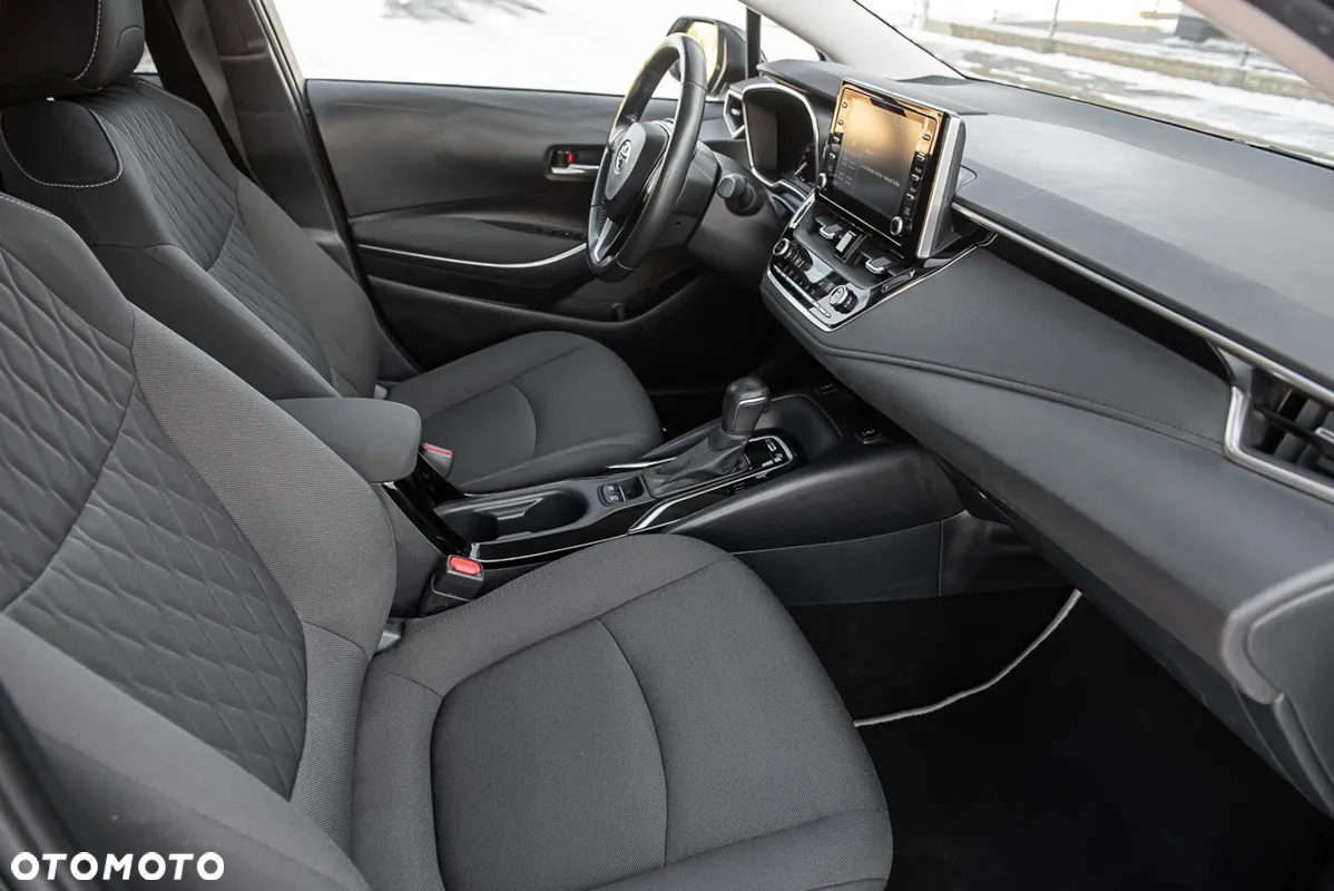 Toyota Corolla 1.8 Hybrid Executive - 29