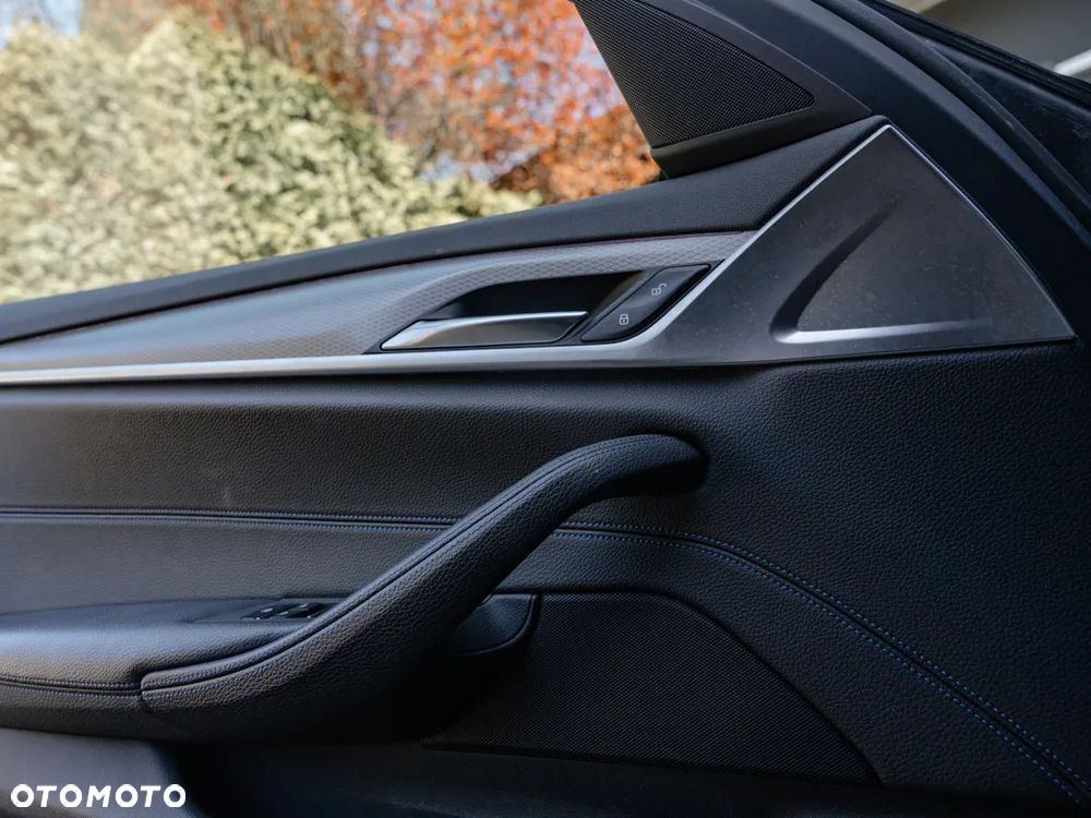 BMW Seria 5 530e iPerformance xDrive M Sport sport - 10