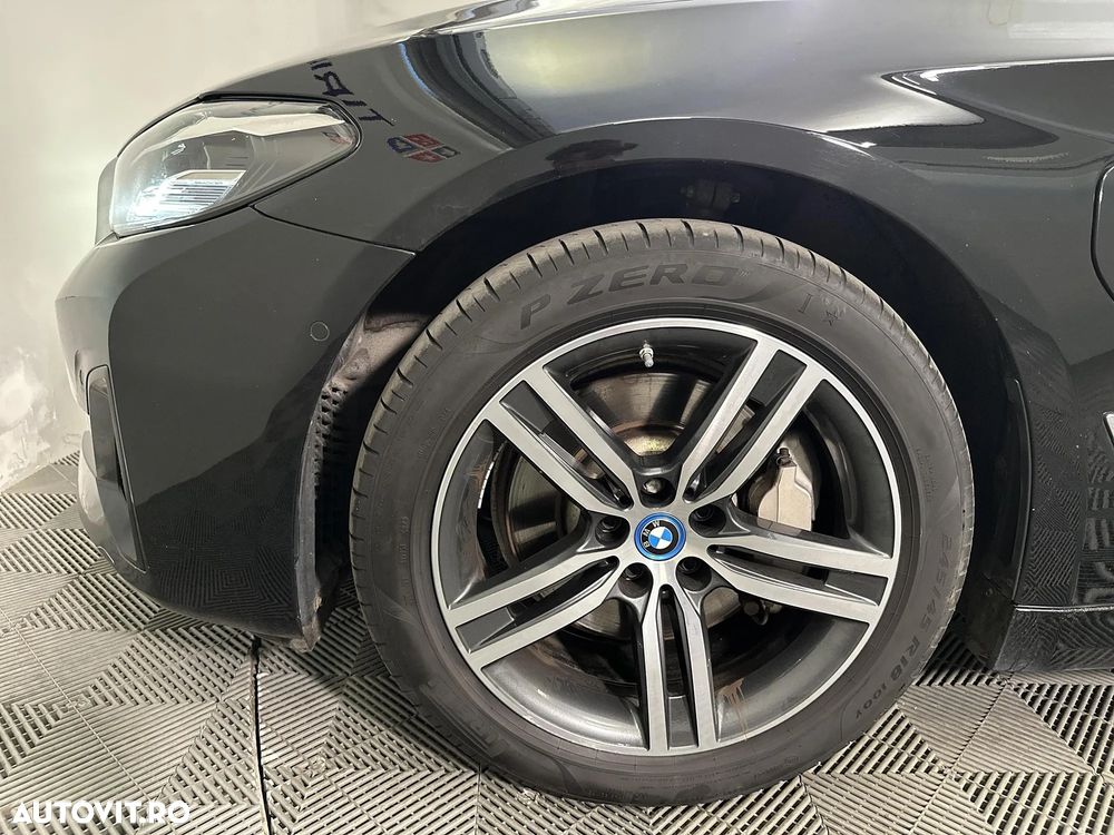 BMW Seria 5 530e xDrive Touring Aut. - 12