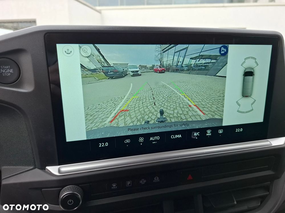 Volkswagen Caravelle - 11