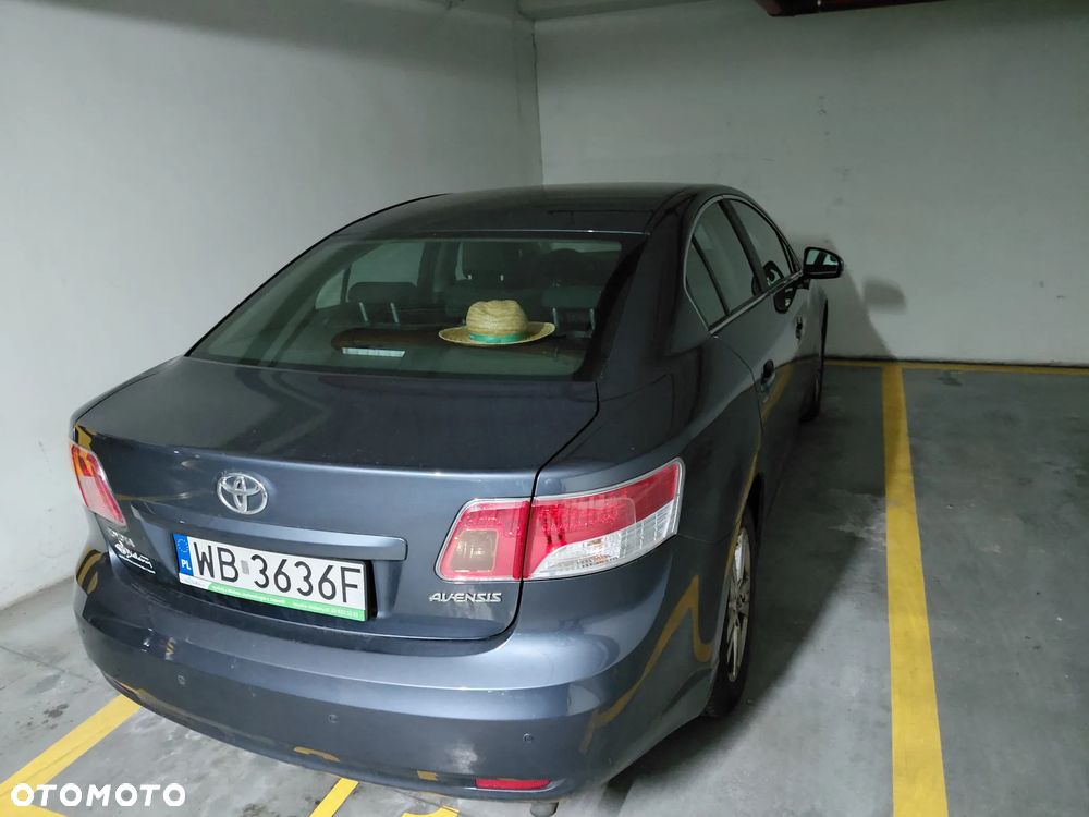 Toyota Avensis 1.8 Sol - 28