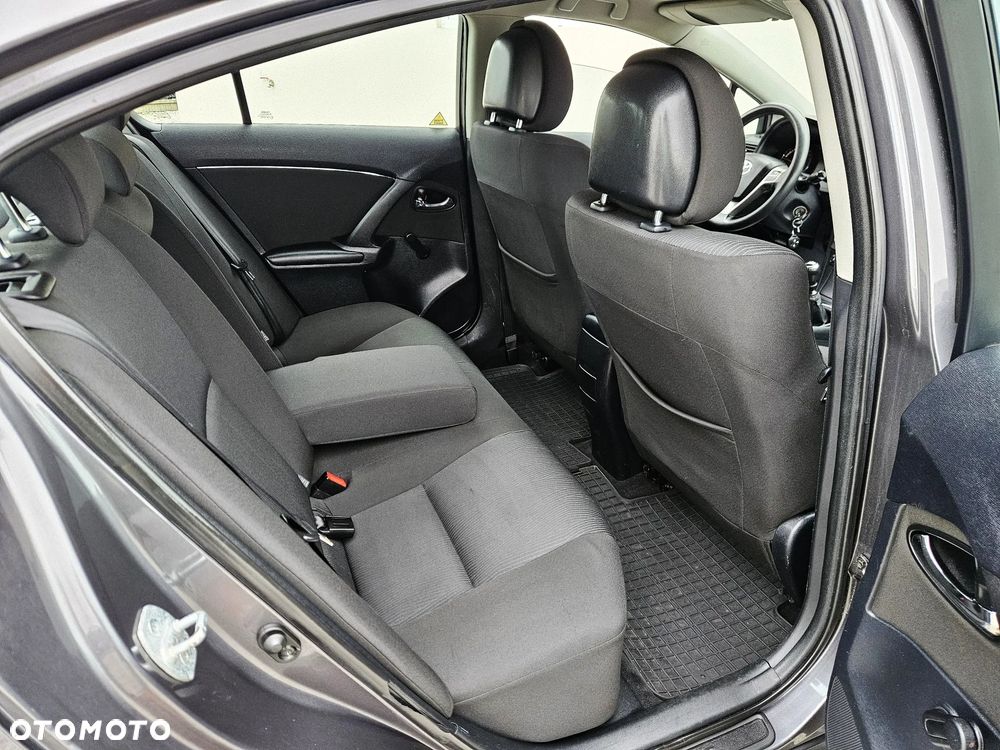 Toyota Avensis 2.0 D-4D - 13