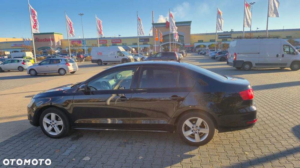 Volkswagen Jetta 1.6 TDI Comfortline - 8