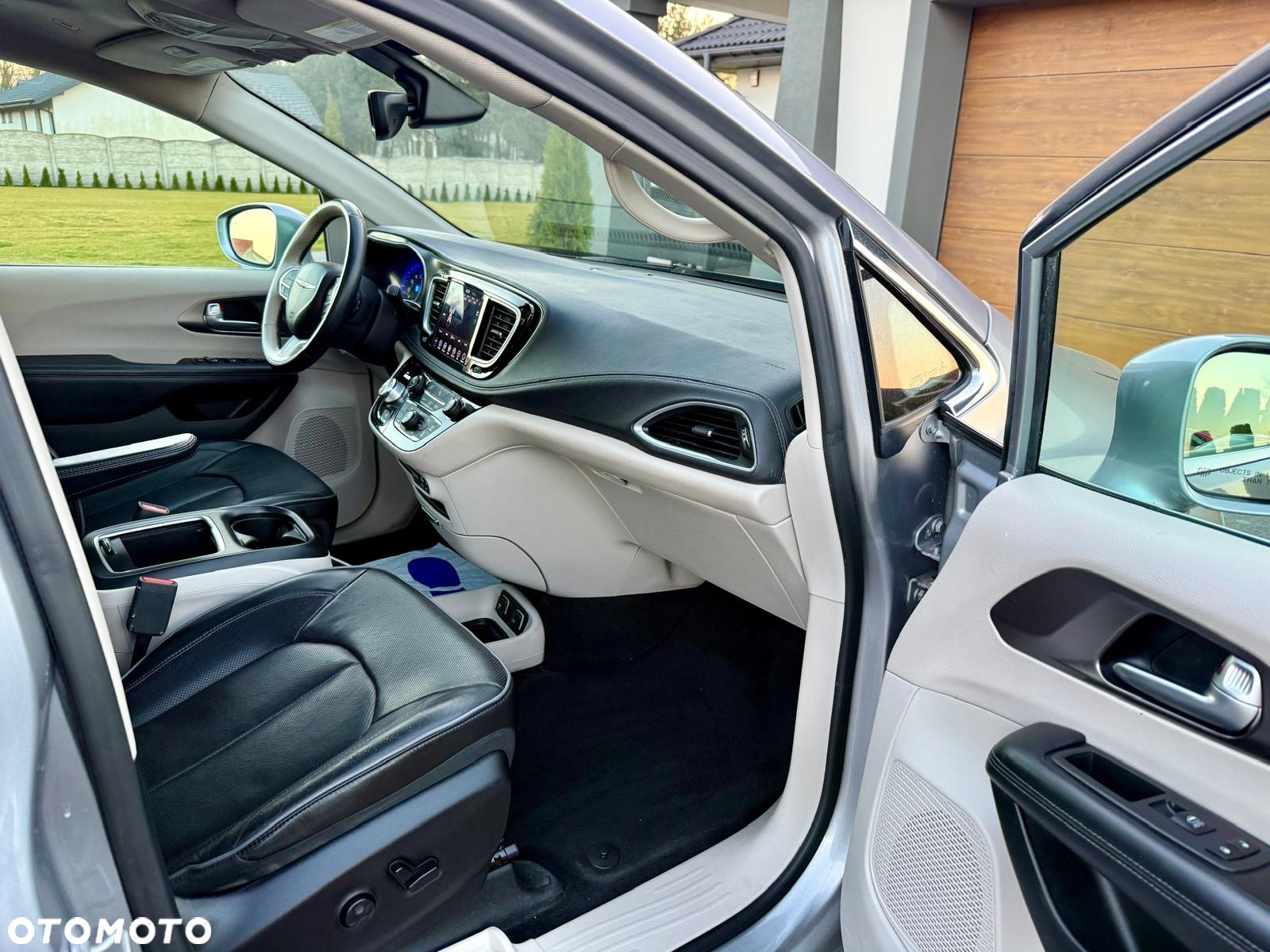 Chrysler Pacifica - 20