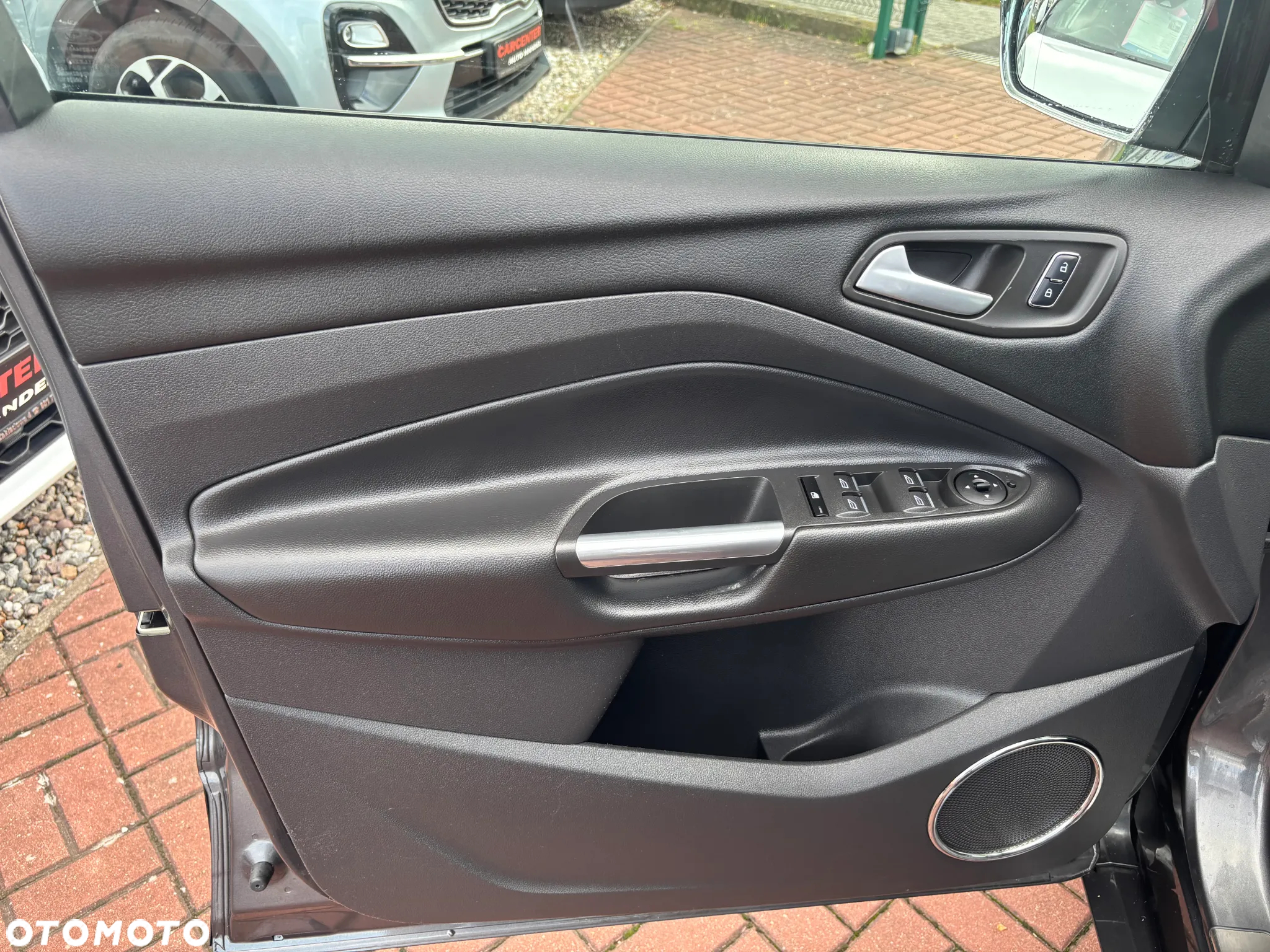 Ford Kuga 1.5 EcoBoost 2x4 Titanium - 25