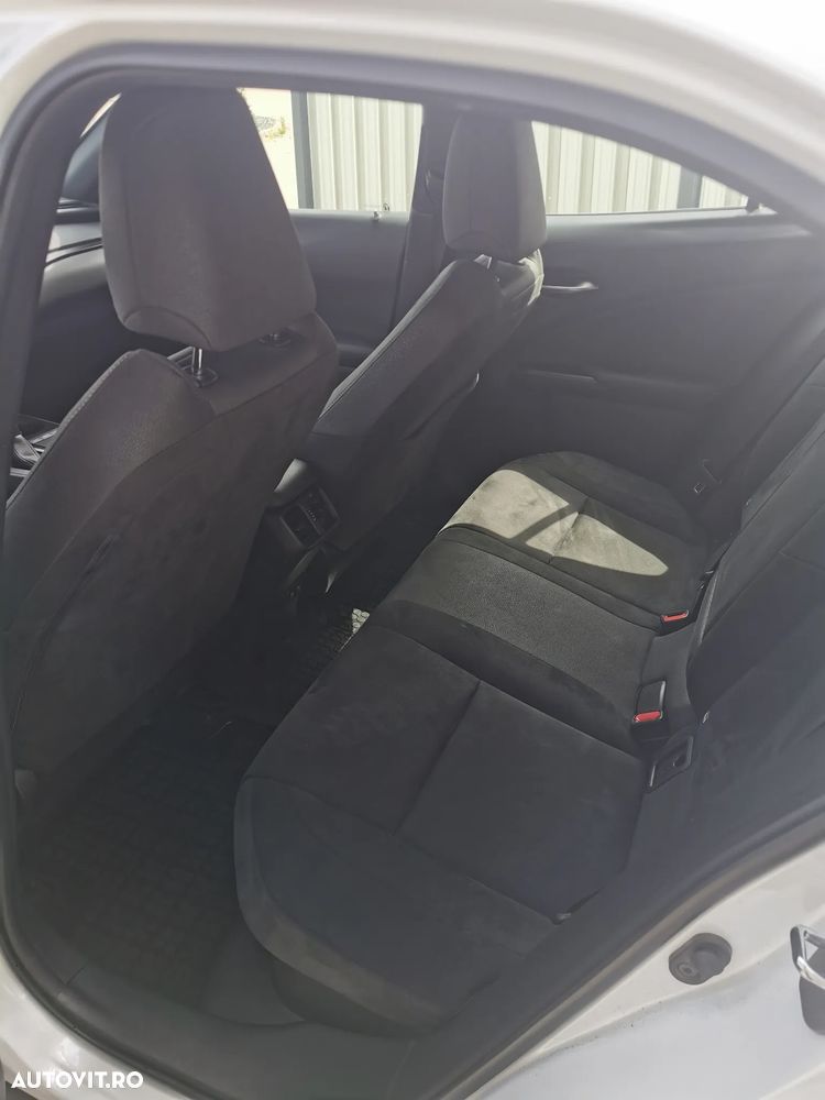 Lexus UX 250h FWD Executive - 8