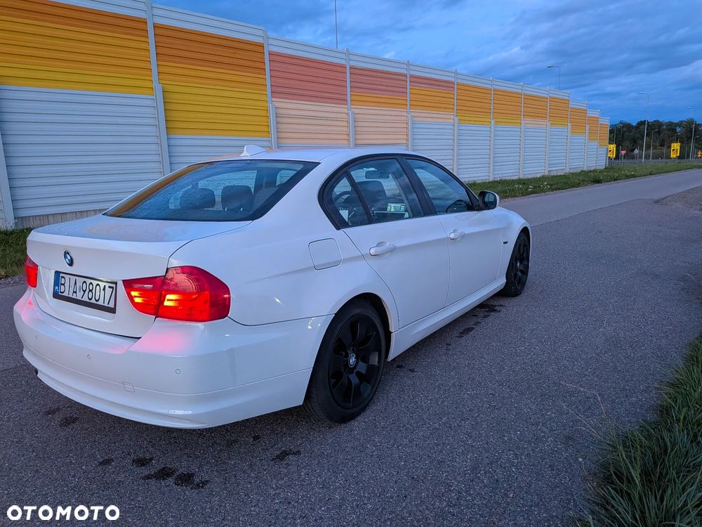 BMW Seria 3 318i - 5