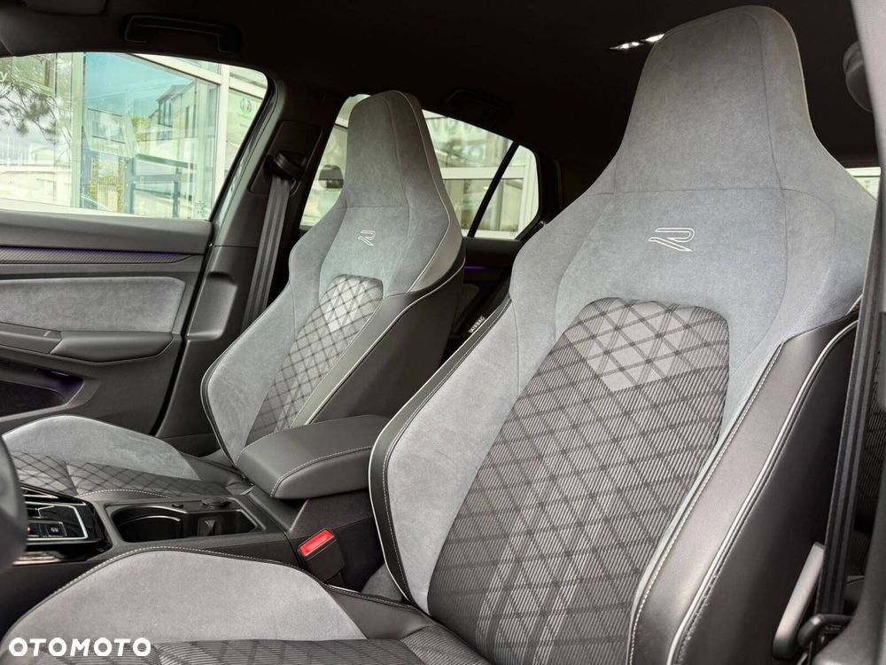 2024 Volkswagen Golf 1.5 eTSI EVO R-Line DSG, photograph 12