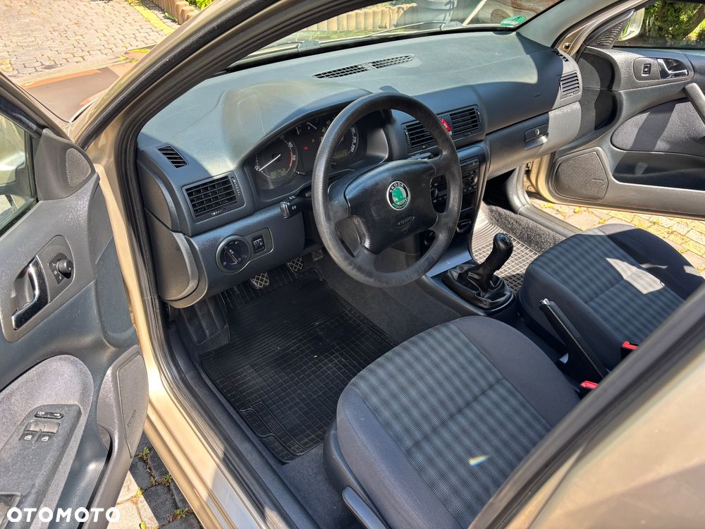 Skoda Octavia 1.6 Combi Classic - 10