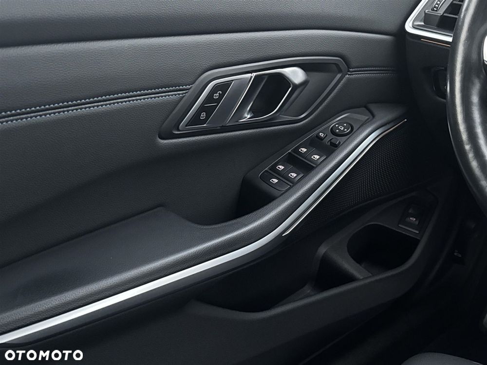 BMW Seria 3 320d xDrive - 19