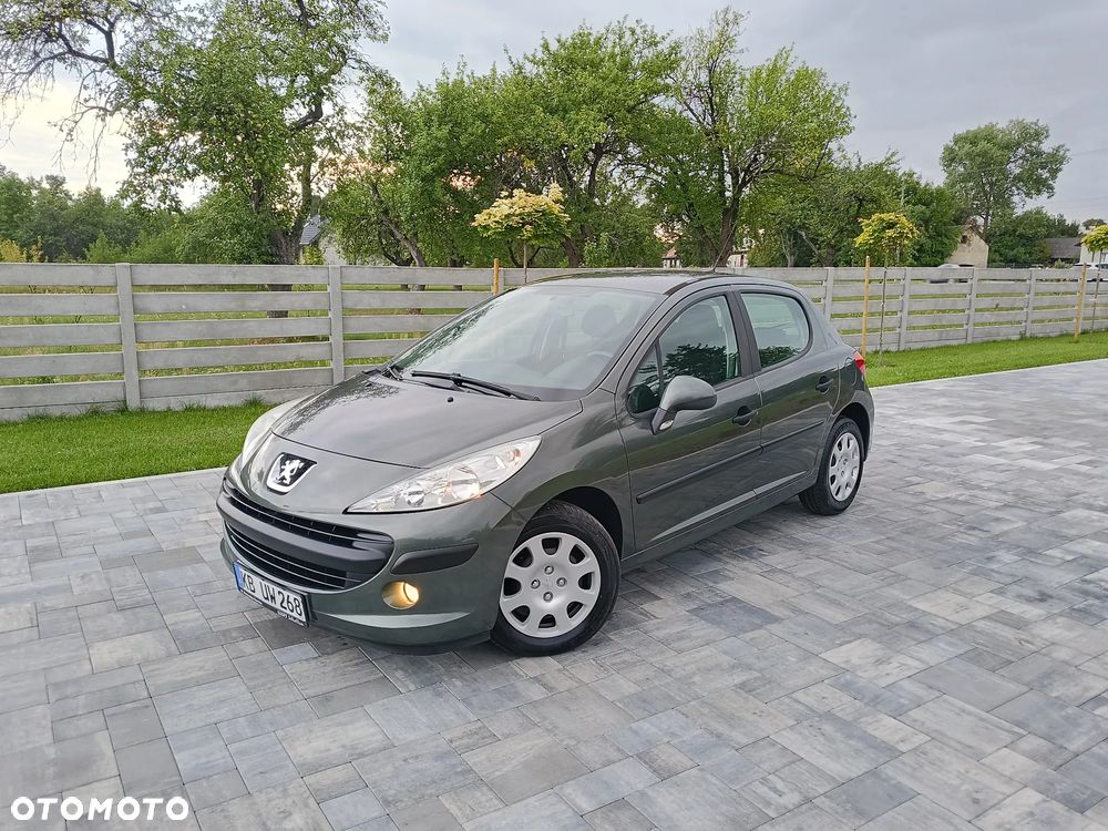 Peugeot 207 - 1