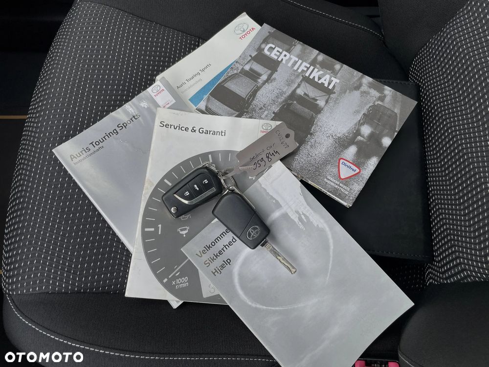 Toyota Auris 1.6 Premium Comfort - 34